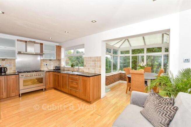 Kitchen/Dining Area