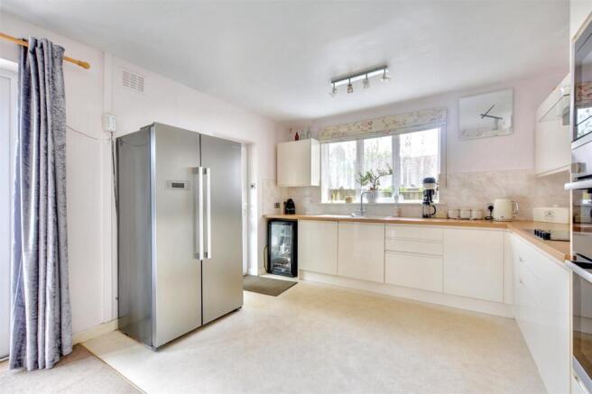 Kitchen_2.jpeg
