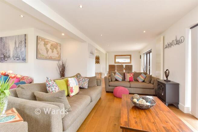 Lounge/Dining Area