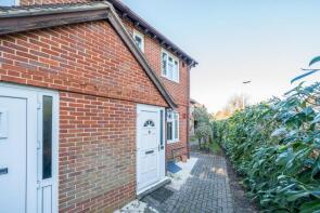 12, St Thomas Walk, Colnbrook, Slough SL3 0RH