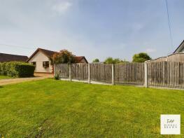 Emline Cottage, Hertford Drive, Stanford-le-hope SS17 9HL