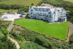 9, The White House, Access To The White House, Tregurrian, Newquay TR8 4AD