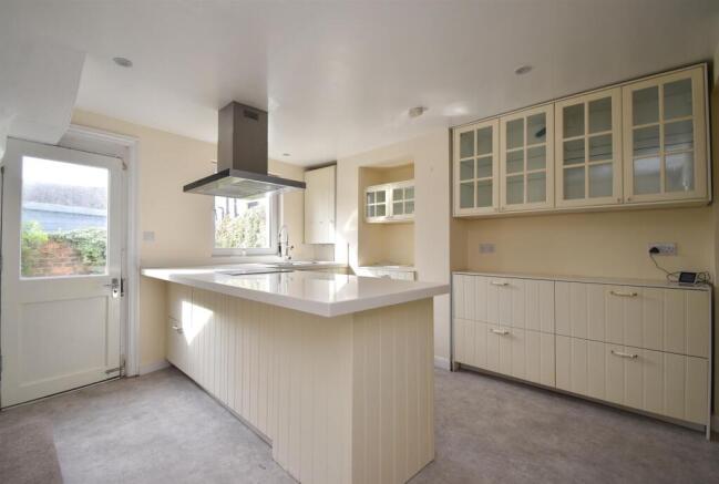 Eat-in kitchen