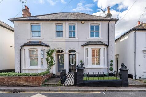 Highlands Road, Leatherhead, KT22