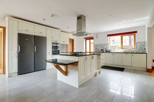 Impressive Central Breakfasting Kitchen