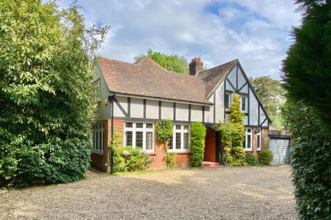 Sandy Lane, St . Ives BH24 2LG