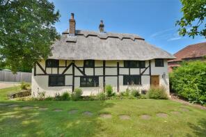 Applegarth, London Road, Pulborough RH20 1NH