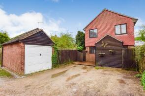 32, Alderbury Lea, Bicknacre, Chelmsford CM3 4XQ
