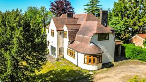 Tumble Beacon, The Drive, Banstead SM7 1DN