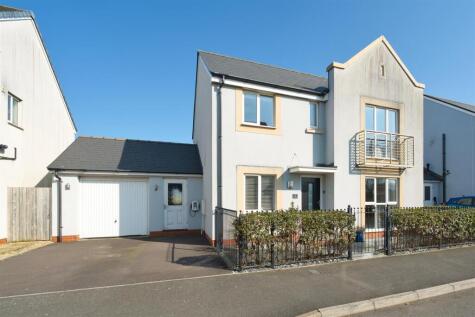 Cobham Parade, Haywood Village - PERFECT FAMILY HOME