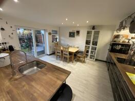 60, The Willows, Frodsham WA6 7QS