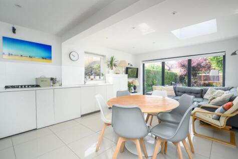 Claremont Close, Hersham Village, KT12