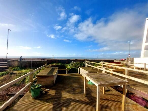 Sun Deck/Garden & views to Sea