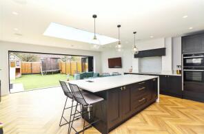 37, Thornbury Gardens, Borehamwood WD6 1RB
