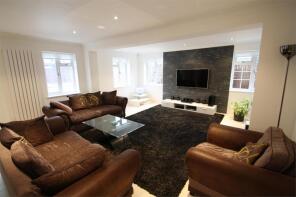 1, Gaviots Close, Gerrards Cross SL9 7EJ