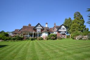 Flat E, Trulls Hatch, Tunbridge Wells Road, Argos Hill, Crowborough TN6 3QL