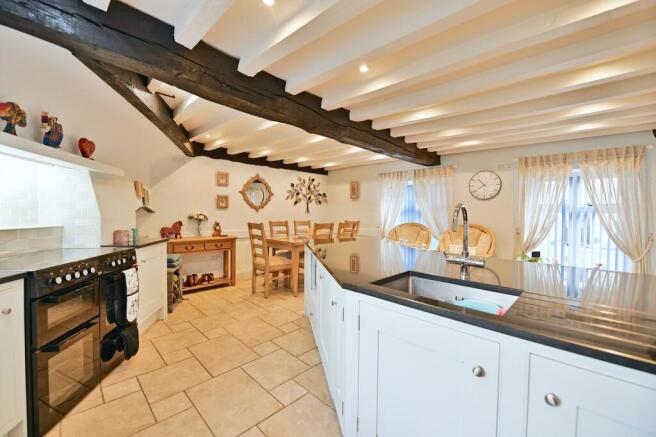 Kitchen/ dining room
