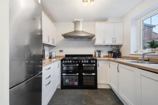 8 Canterbury Close -22.JPEG