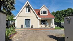 Oak View, Green Lane, Little Burstead, Billericay CM12 9TT