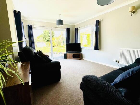LOUNGE: