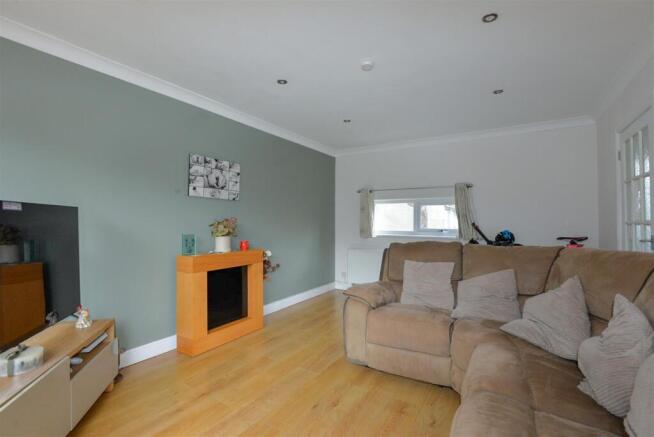 Living Room 2.jpg