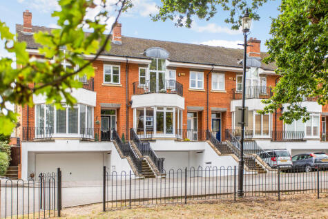 Cambridge Square, Redhill, RH1