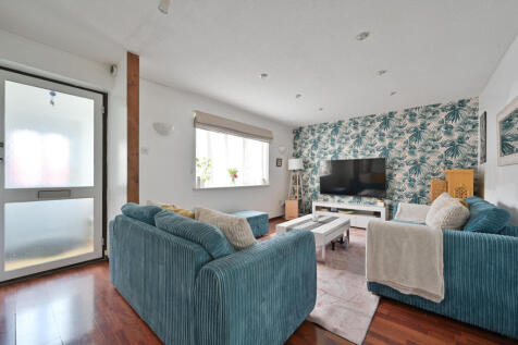 Ilkley Road, Bushey, South Oxhey, WD19