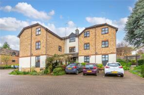 Flat 14, Slade Court, Watling Street, Radlett WD7 7BT