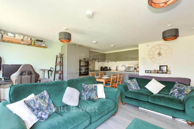 Lounge/ Diner/ Kitchen