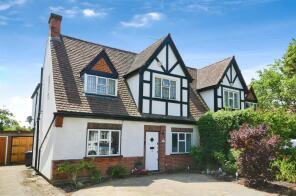 45, Medway Gardens, Wembley HA0 2RW