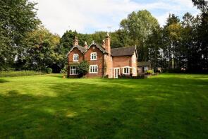 Lawn Bank House, Wychnor Lane, Burton-on-trent DE13 8BY