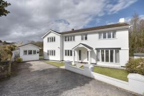 12a, Parklands, Bridgend CF35 5BE