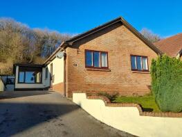 18, Parc Newydd, Foelgastell, Llanelli SA14 7EQ
