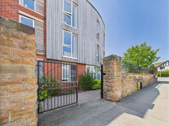 Gated Access to Parry Court