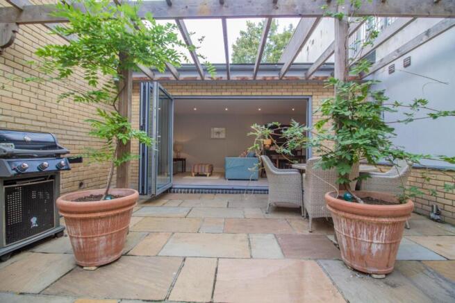 Apartment 1_Lawrence House [Courtyard Garden] 04.j