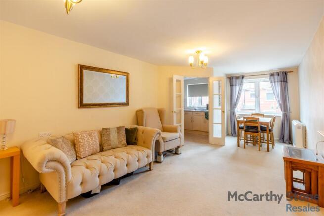 8683427-interior02.jpg