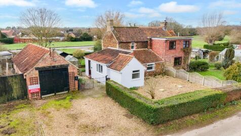 Low Road, Roydon