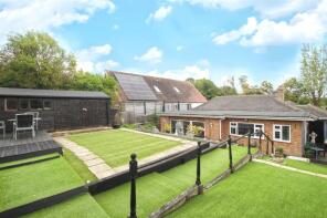 10, Hamlet Hill, Roydon, Harlow CM19 5LA