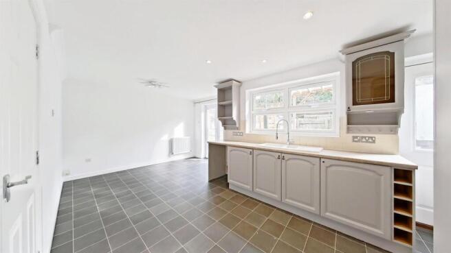 Kitchen (2)_pe.jpg