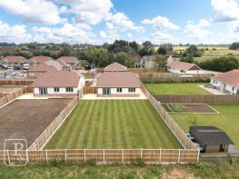 2, Madeleine Gardens, Great Holland CO13 0NT
