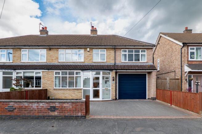 01 front - 4 bedroom semi-detached (house) at Du