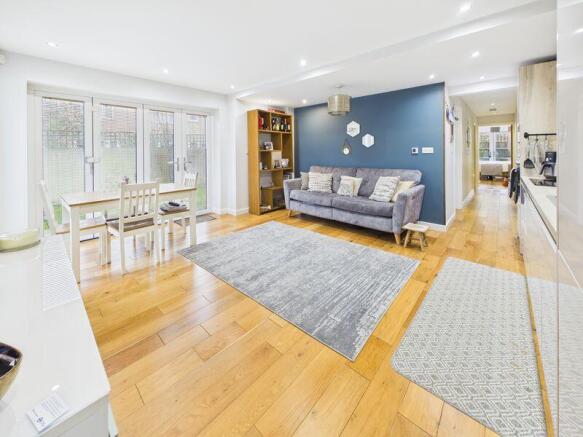LOUNGE/DINING ROOM