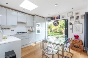 60, Barrowell Green, London N21 3AY