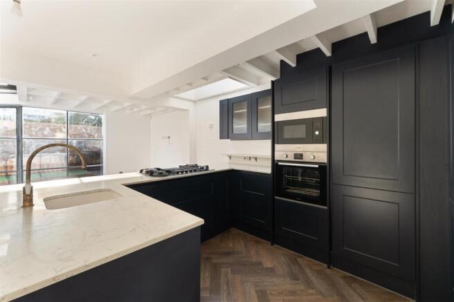 Powell Road, E5