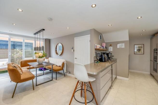 KITCHEN DINER, LOUNGE AND RECEPTION ROOM