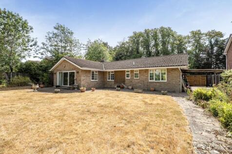Warwick Gardens, Ashtead, KT21