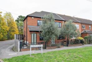 12a, Russets Close, London E4 6UA