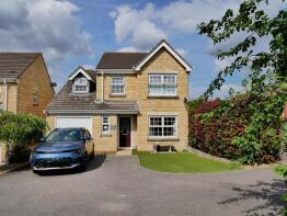 27, Claypole Mead, Chippenham SN15 3GW