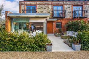 Flat 2, Uplands House, Four Ashes Road, High Wycombe HP15 6DY