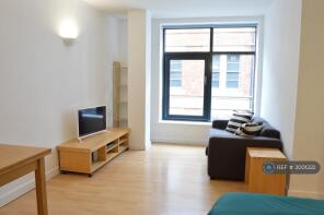 Flat 3, 16 Britannia House, York Place, Leeds LS1 2EU